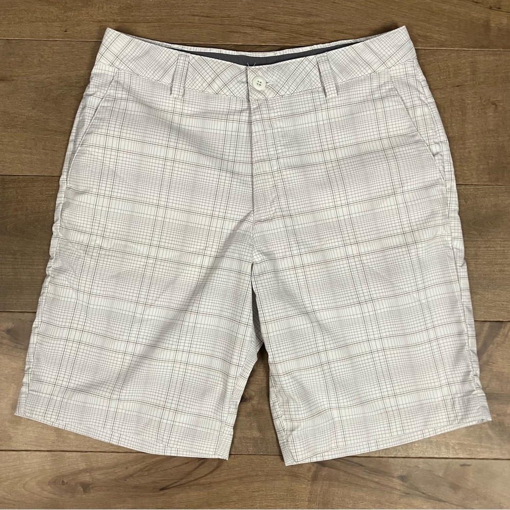 Under Armour Men’s Size 32 Golf Shorts White Plaid Hybrid Board 9.5” Inseam